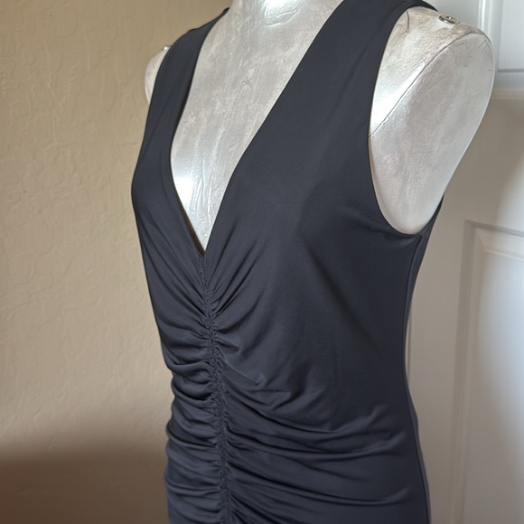 Inc Women’s Black Midi Knit Vneck Dress With Ruching Front sleeveless New Large - Picture 3 of 13